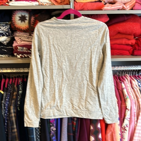 Vera Moda gray long sleeve t shirt with ruffles. Size XS NWT - Picture 3 of 3